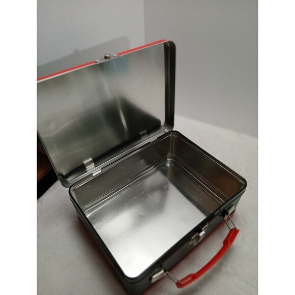 Stranger Things Hellfire Club Tin Lunch Box Hawkins 1980's Eddie Munson D&D D20 - Picture 6 of 7